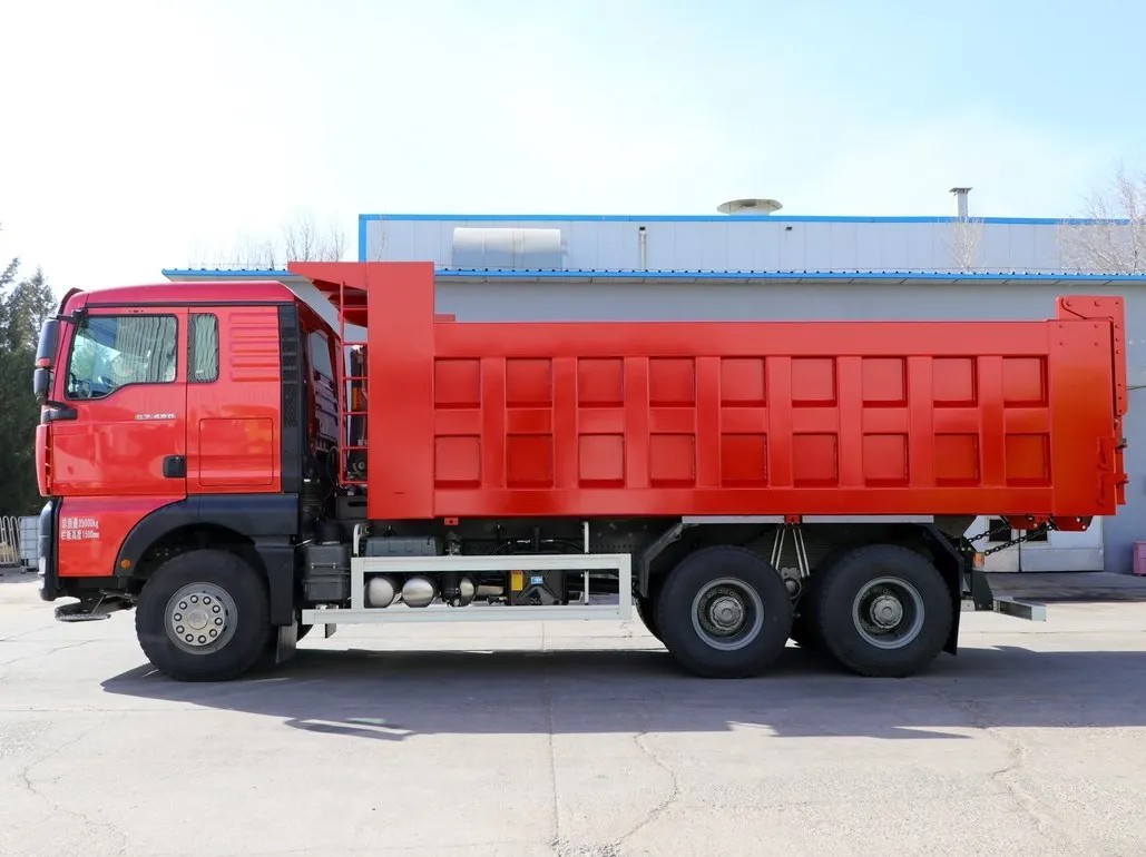 SITRAK G7 6×4 dump truck side view showing full dump body and heavy duty chassis