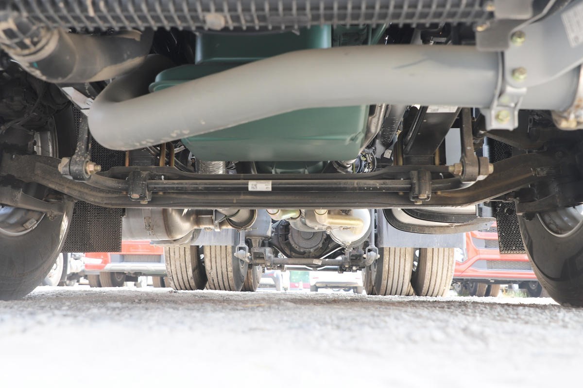 FAW J6P tractor truck