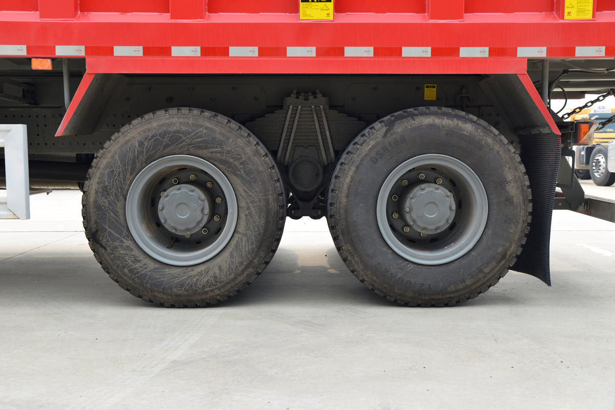 HOWO TX 430HP 8x4 dump truck tire close-up