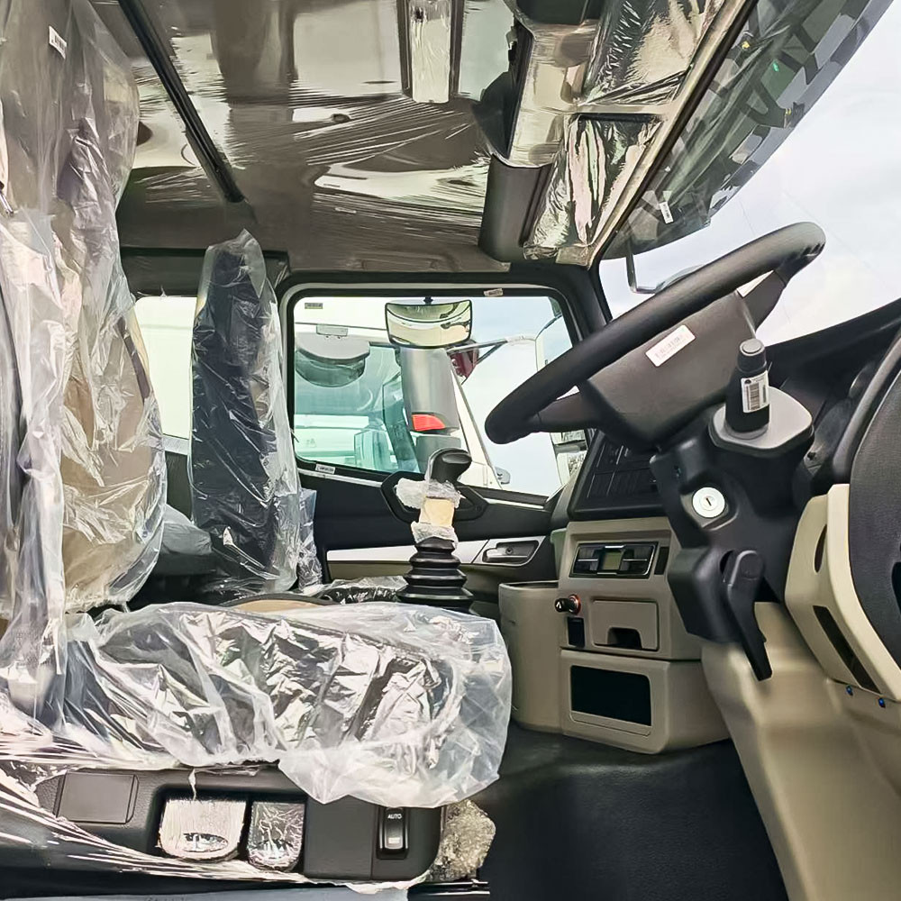 HOWO NX 371HP tractor truck cabin interior