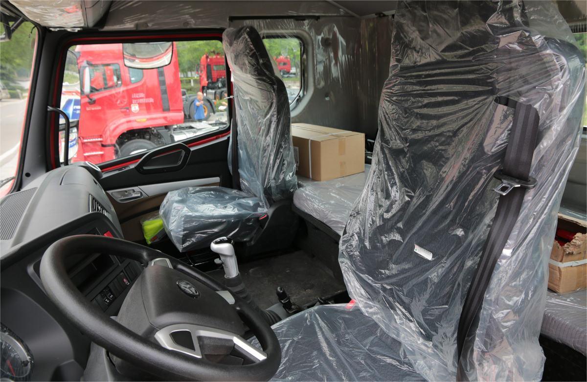Hohan N7W 400HP 6x4 tractor truck cabin interior with ergonomic layout, air suspension seat, and sleeper berth