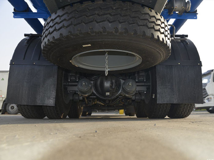 HOWO 8x4 310HP water tanker truck chassis showing reinforced frame and multi axle structure