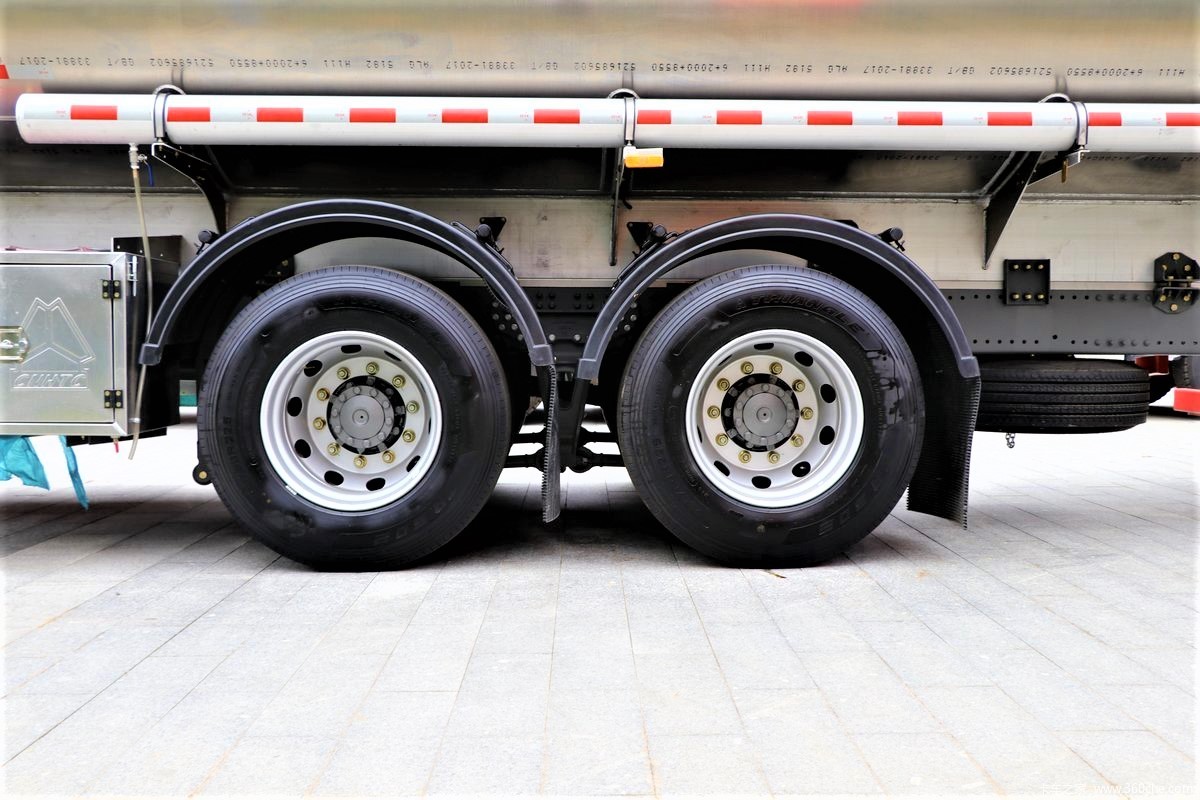 HOWO NX 300HP fuel tanker truck tire detail for industrial fuel transport and long distance