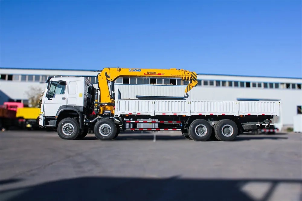 Howo 380HP 8x4 truck mounted crane side view showing crane boom and working platform