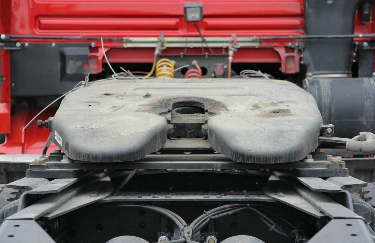 Shacman X3000 6x4 heavy duty tractor truck