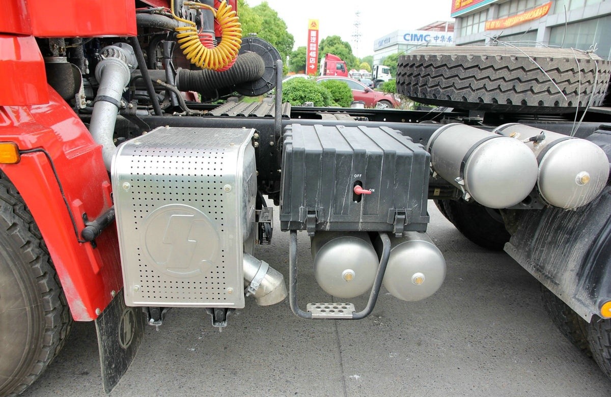 Shacman X3000 6x4 heavy duty tractor truck