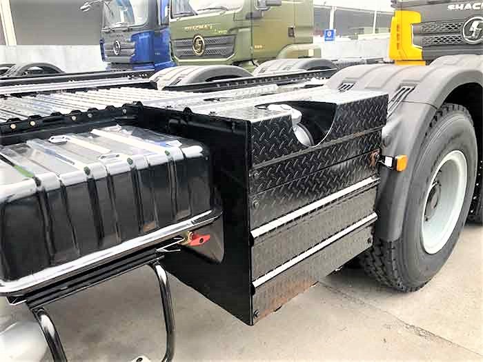 Shacman F3000 6x4 heavy duty tractor truck