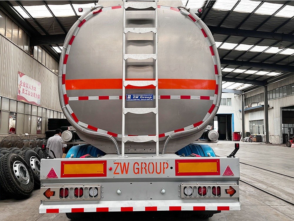 3 axle 42,000L carbon steel fuel tanker semi trailer tank body detail showing high strength carbon steel structure