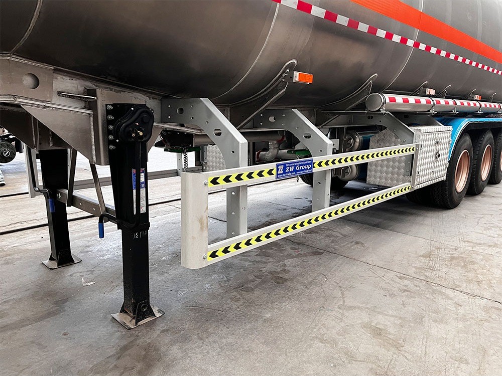 3 axle 42,000L carbon steel fuel tanker semi trailer landing gear detail showing heavy duty mechanical support