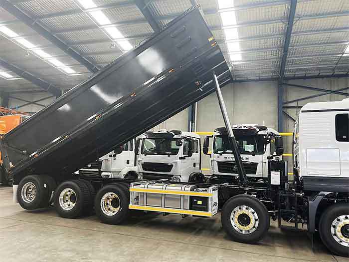 SITRAK G7 10×4 dump truck side view showing large capacity dump body and heavy duty chassis
