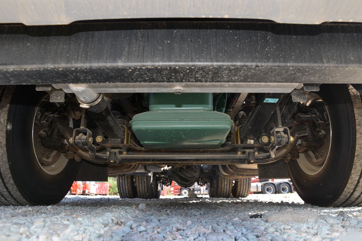 FAW J6P 560HP tractor truck heavy duty chassis close-up showing structural beams and reinforced cross members
