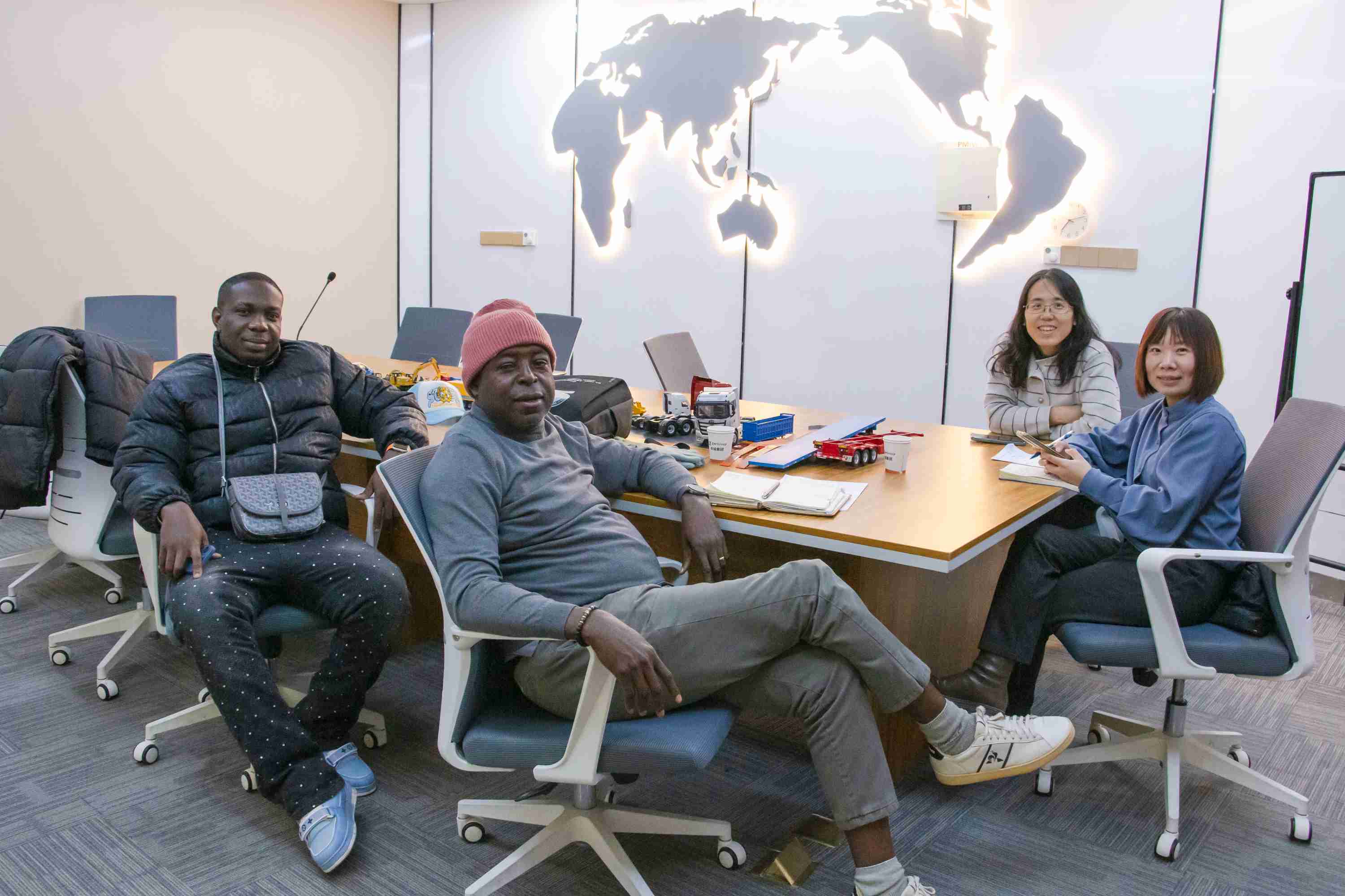 Por que os clientes nigerianos escolheram os caminhões tratores HOWO da ZW Group?