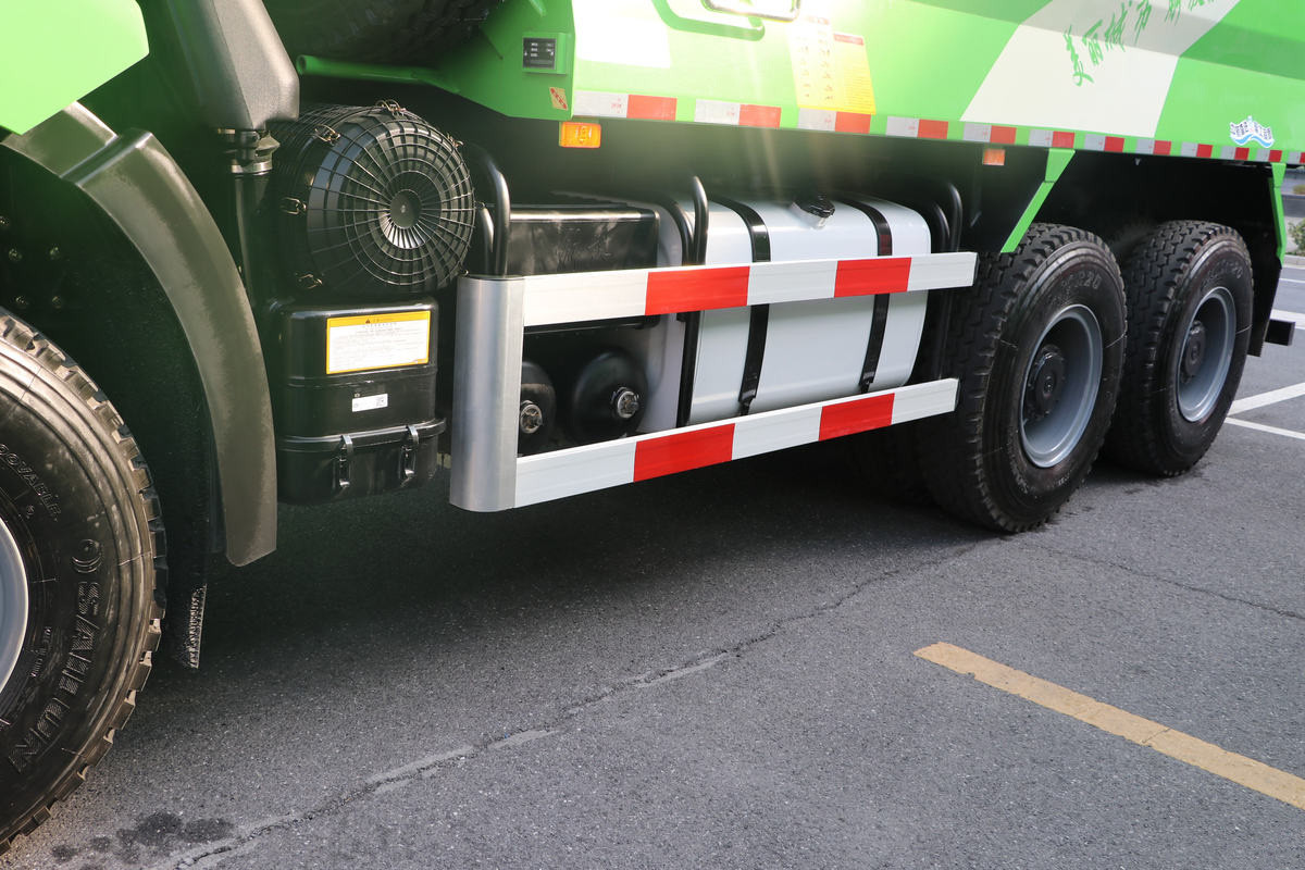 FAW J6P 6×4 dump truck