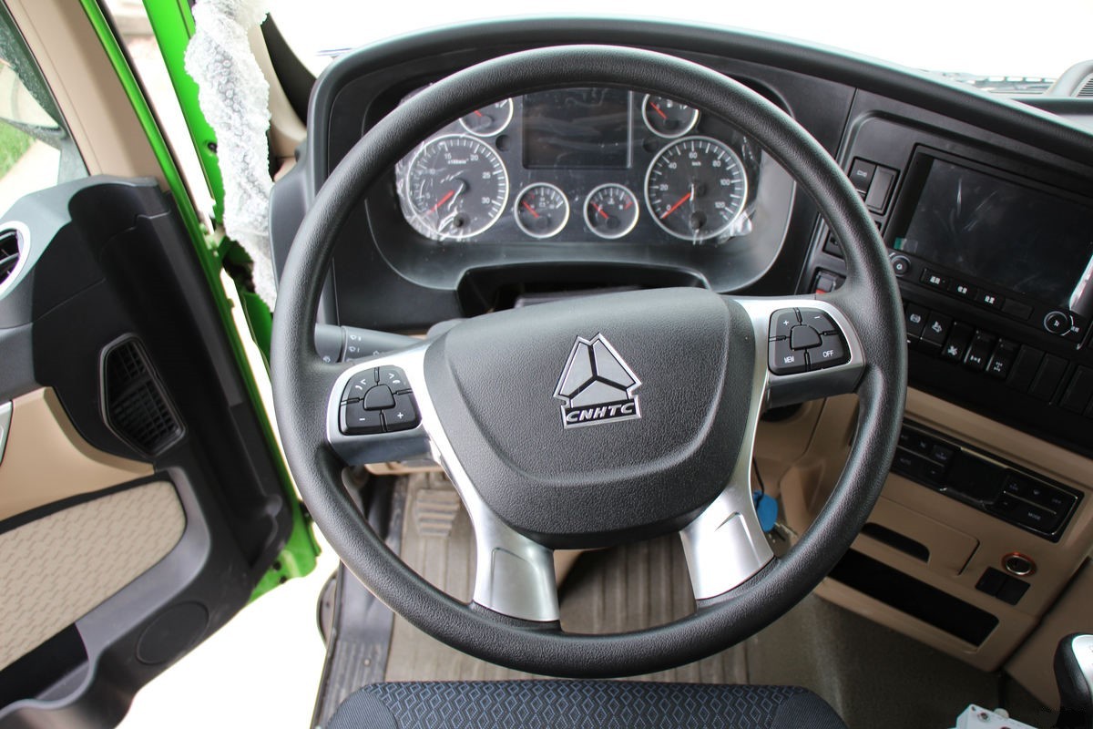 HOWO TX 460HP dump truck steering wheel