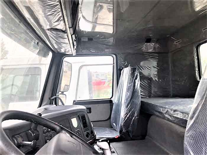 Howo 420HP tractor truck cabin interior with ergonomic layout, air suspension seat, and sleeper berth