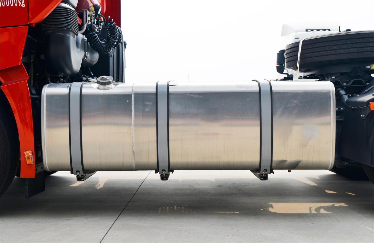 HOWO TH7 540HP tractor truck fuel tank detail designed for long haul logistics efficiency