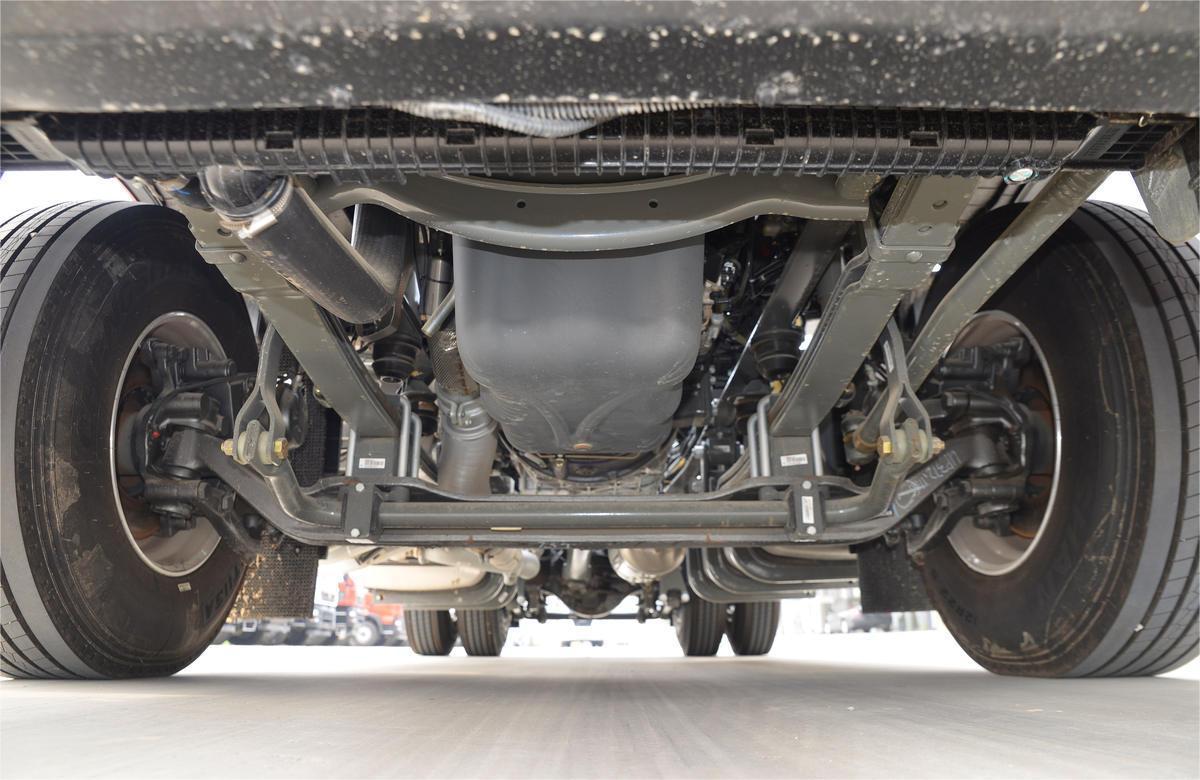 HOWO TH7 540HP 4x2 tractor truck chassis showing reinforced frame and drivetrain layout