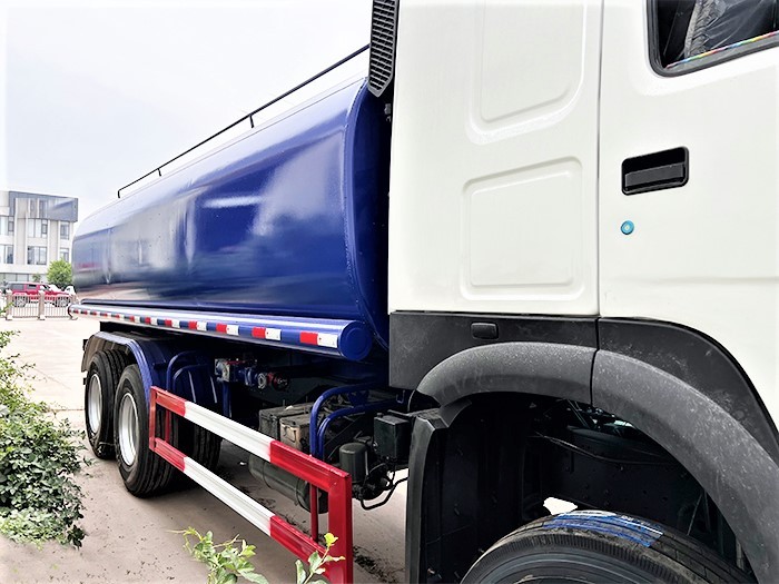 HOWO 371HP water tank truck tank body detail showing steel tank and anti corrosion coating
