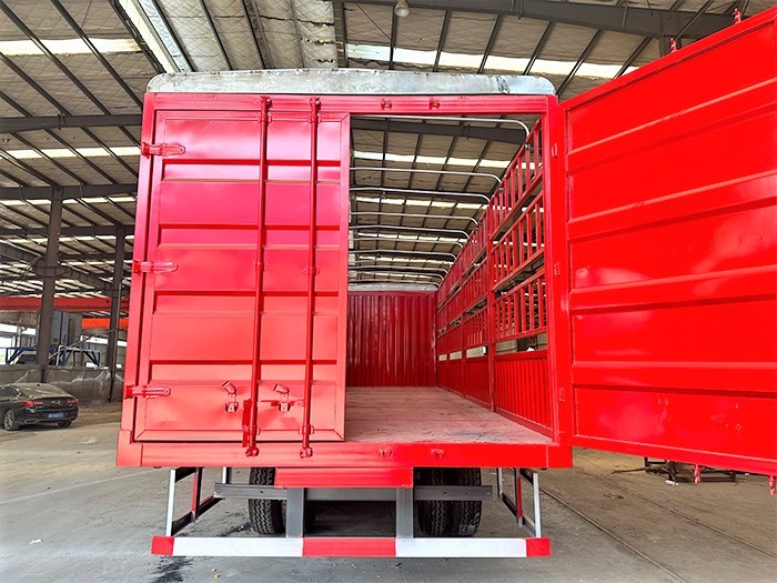 HOWO 380HP 8x4 cargo truck rear view showing heavy duty chassis structure