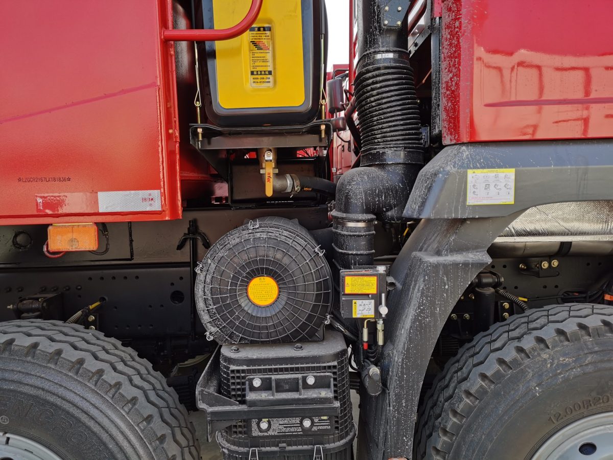 Shacman X3000 8x4 heavy duty dump truck hydraulic cylinder detail for stable tipping operation