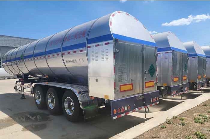 28.5 CBM liquid CO2 tank trailer rear view showing cryogenic valve system and reinforced rear frame