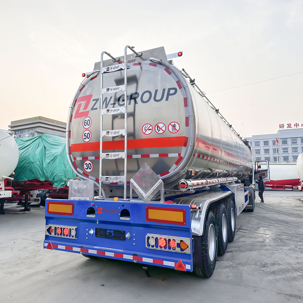 Semirremolque cisterna de aluminio con capacidad para 45 000 litros