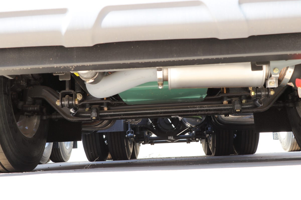 FAW J6P 6×4 tractor truck chassis detail showing heavy duty frame, suspension and axle layout for stable long haul transport