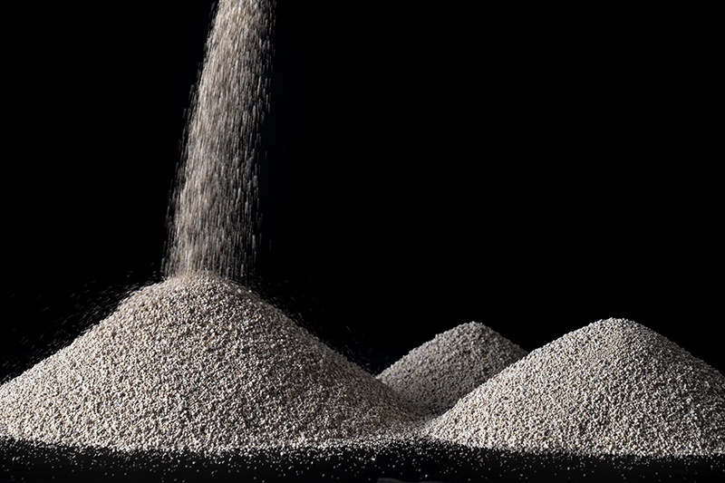 Strong clumping cat litter