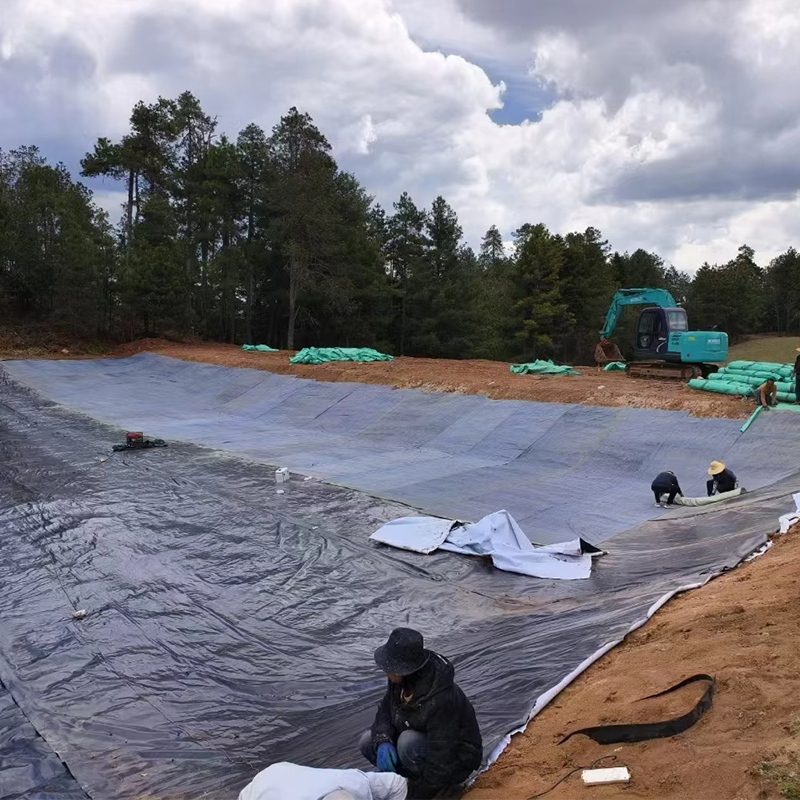 Waterproof bentonite roll geosynthetic clay liners