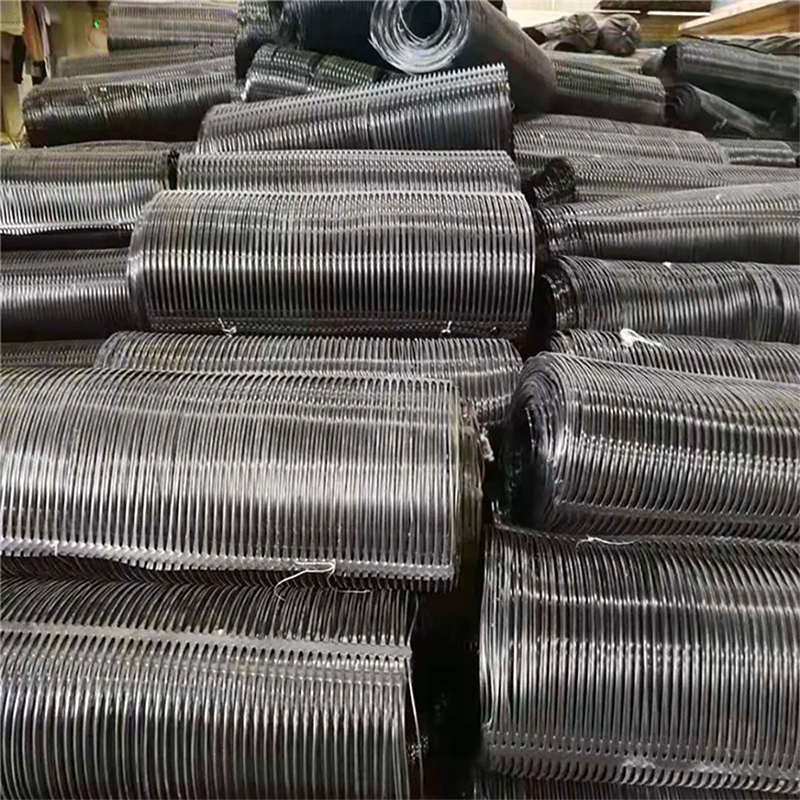 Unidirectional polyester geogrid