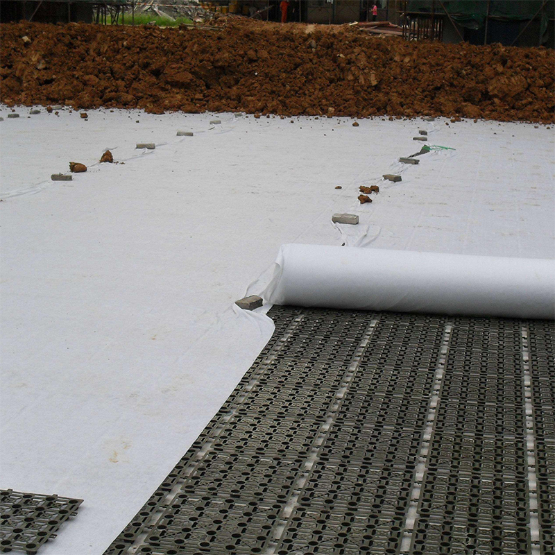 Short-fiber needle-punched nonwoven geotextile