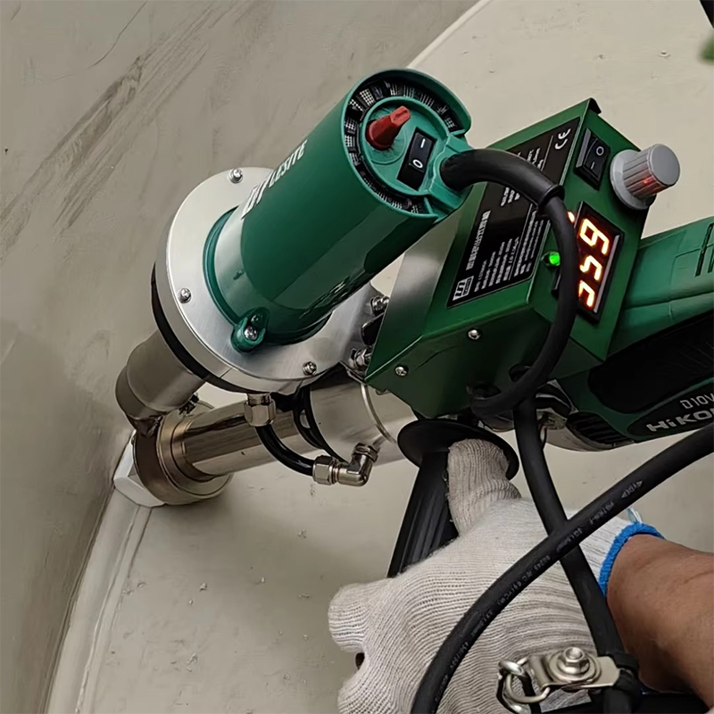 Extrusion welding gun