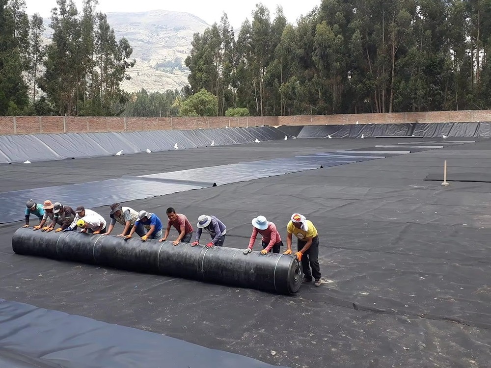 Why does HDPE geomembrane frequently appear in various seepage prevention engineering scenarios?