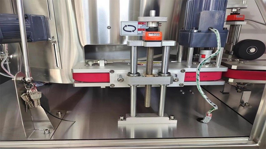 High-speed bottle sealing machine4 High-speed bottle sealing machine4
