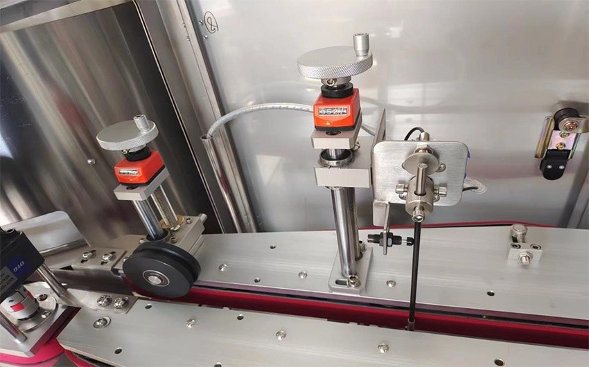 High-speed bottle sealing machine5 High-speed bottle sealing machine5