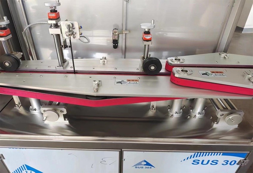 High-speed bottle sealing machine7 High-speed bottle sealing machine7