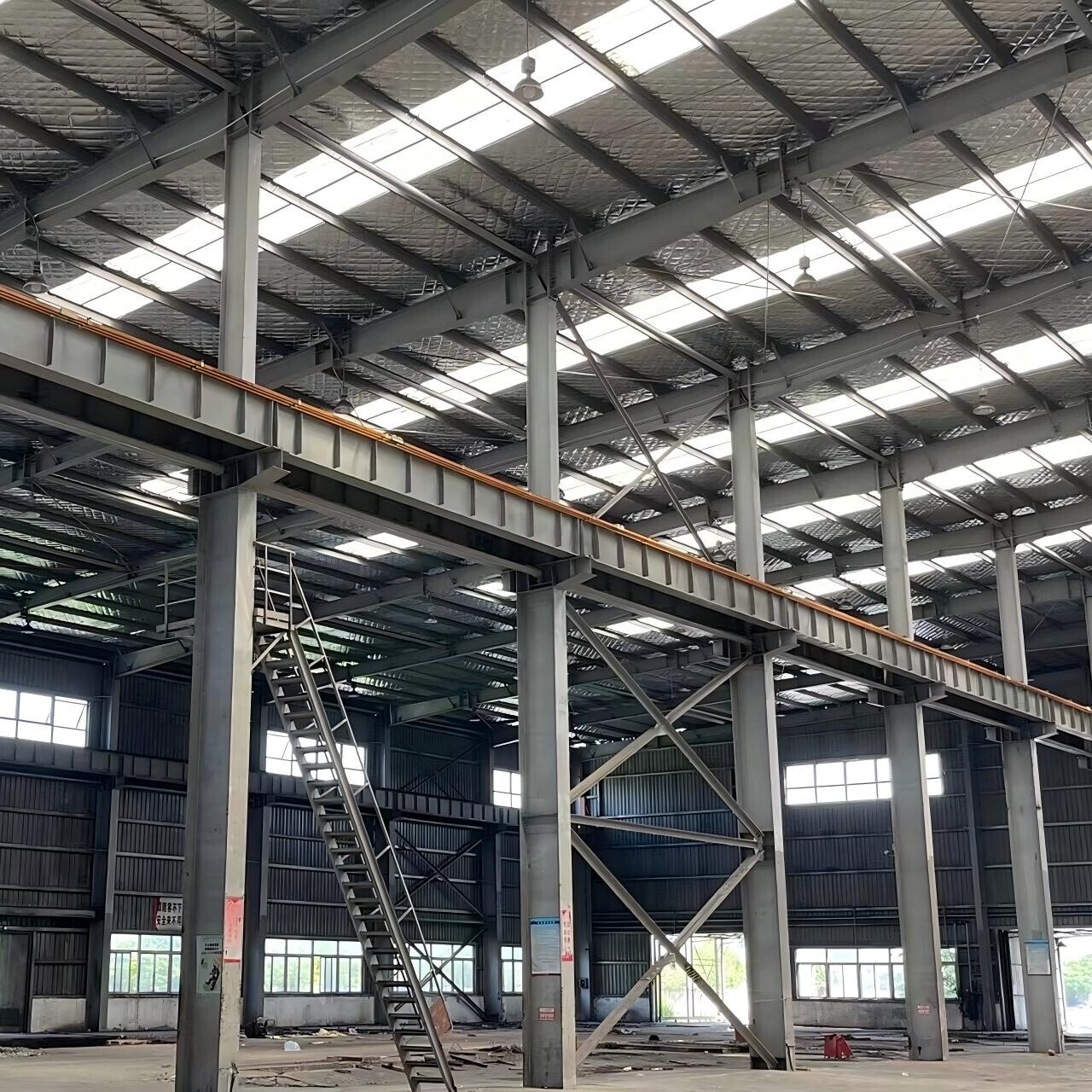 Prefabricated Steel Workshop Building with Integrated Crane Systems (Gantry/Bridge Crane, Customizable)