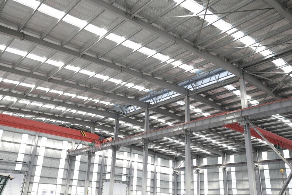 Large Span Heavy Steel Structure Warehouse with windows and Doors and Wall Panels Installed
