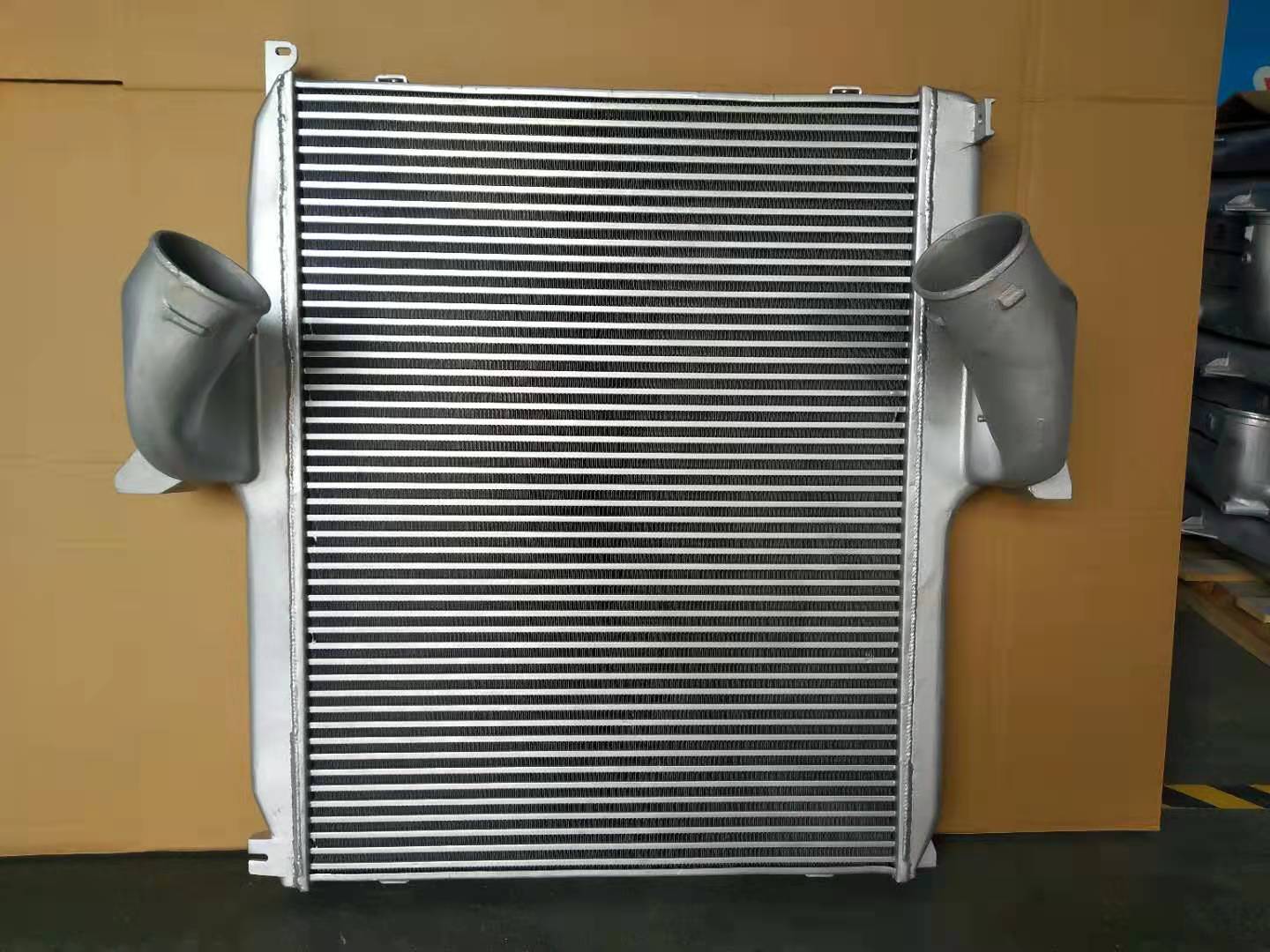 XD3121 RADIATOR FOR MERCEDES-BENZ 