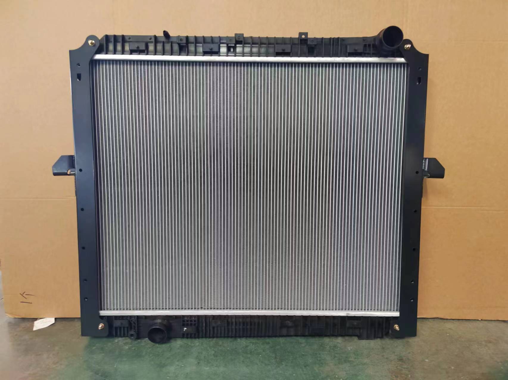 XD81204 RADIATOR FOR MERCEDES--BENZ 