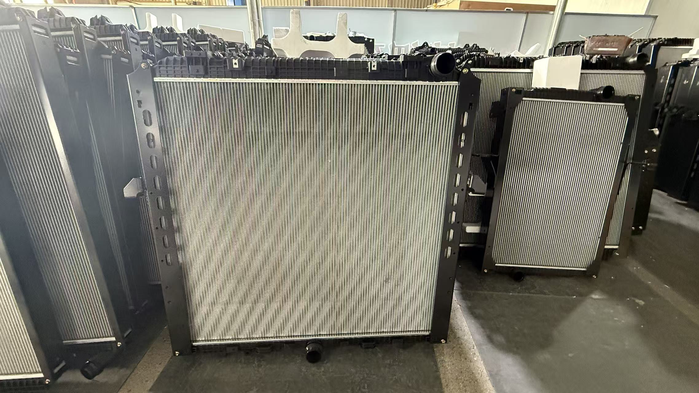 XD341 RADIATOR FOR MERCEDES-BENZ