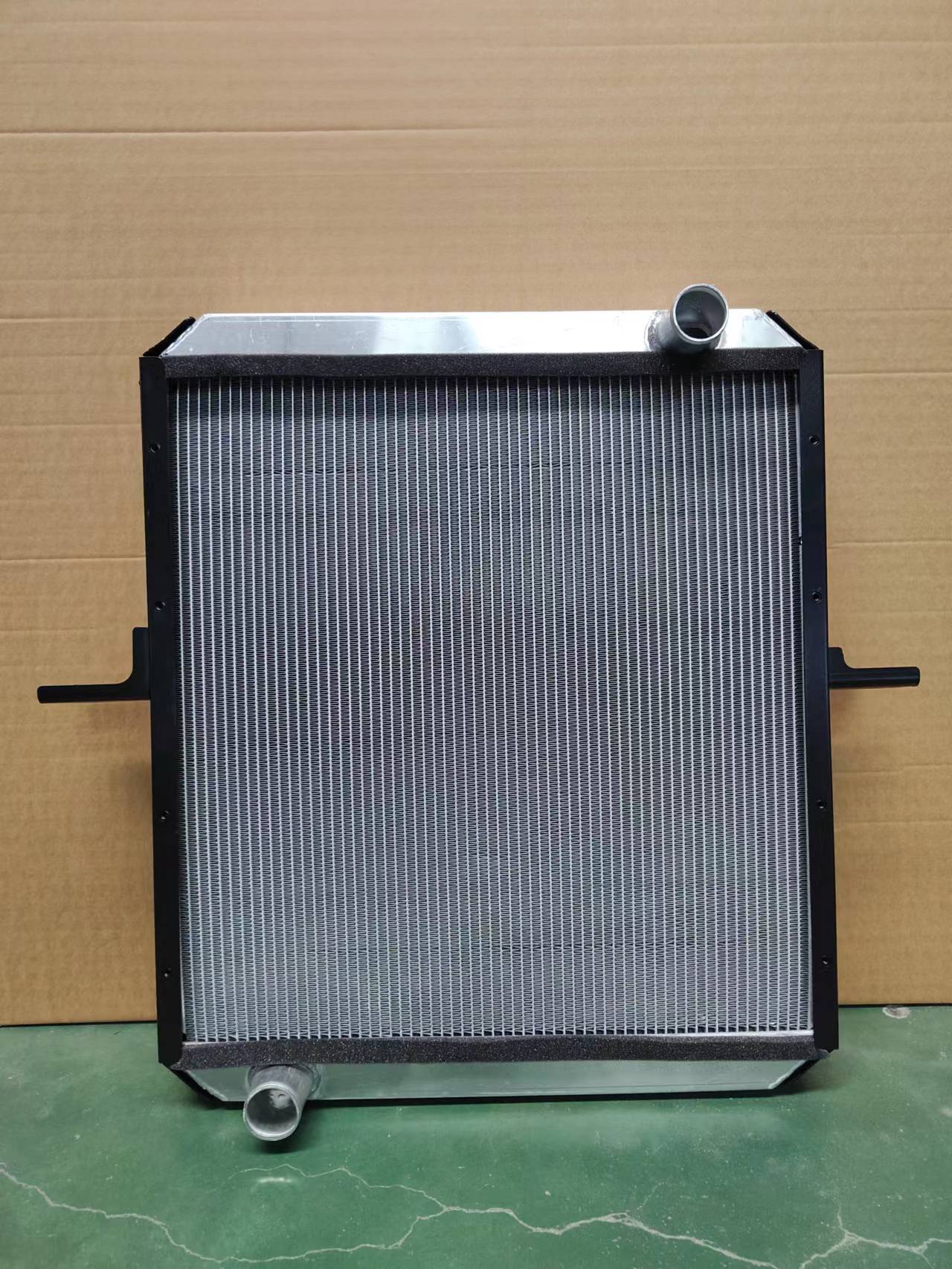 XD220 RADIATOR FOR FORD