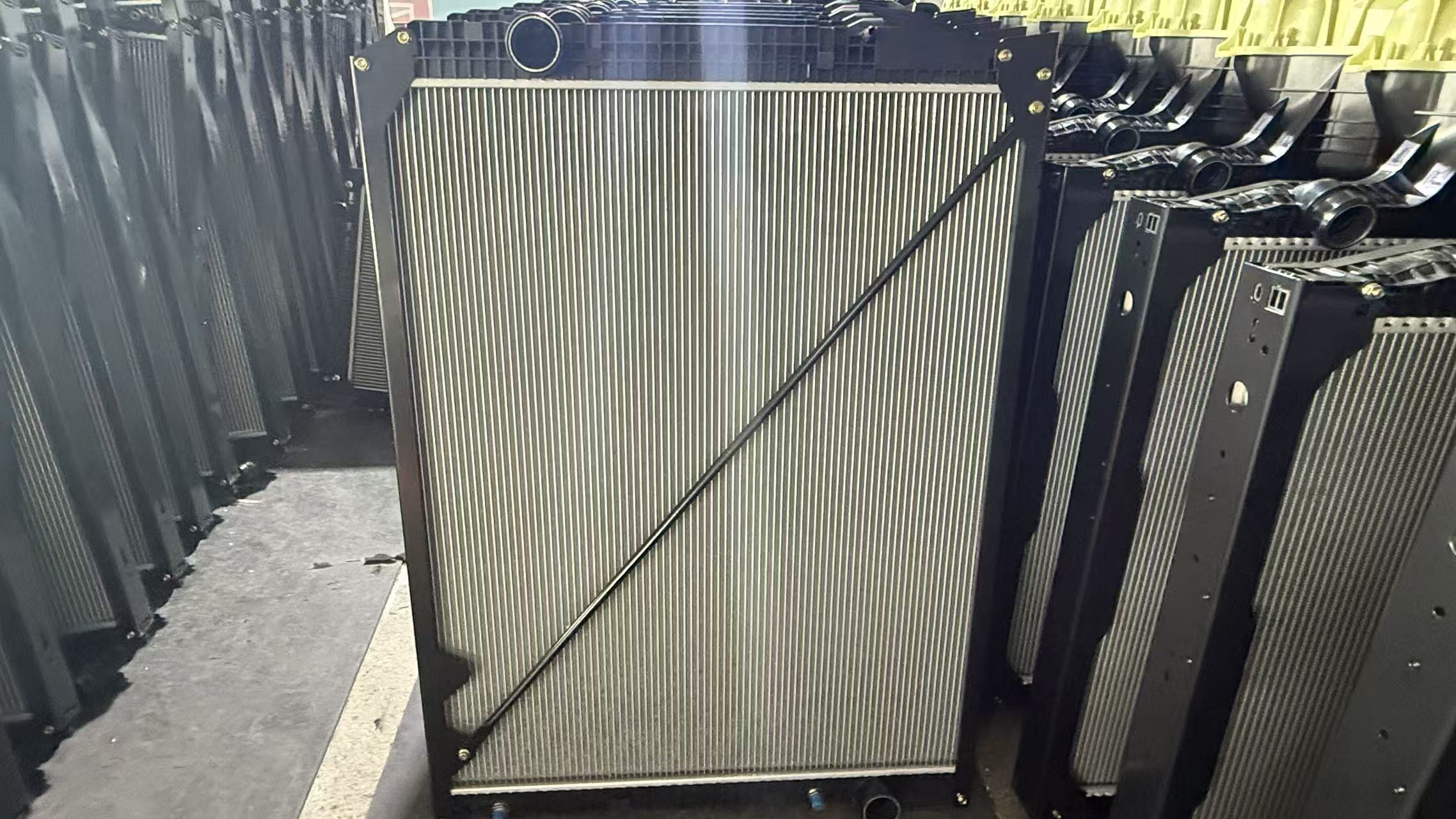XD317 RADIATOR FOR MERCEDES-BENS