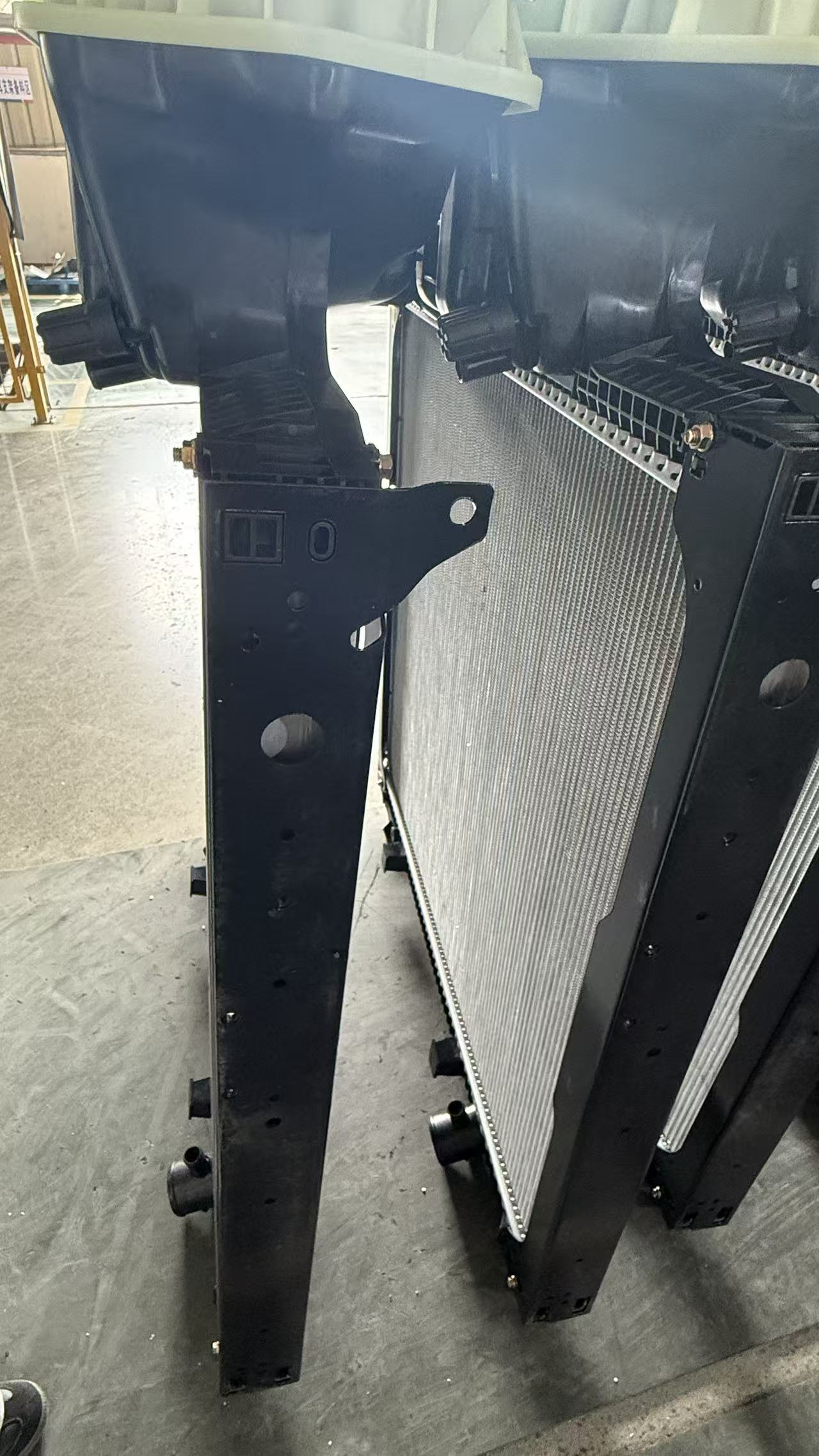 XD047 RADIATOR FOR MAN