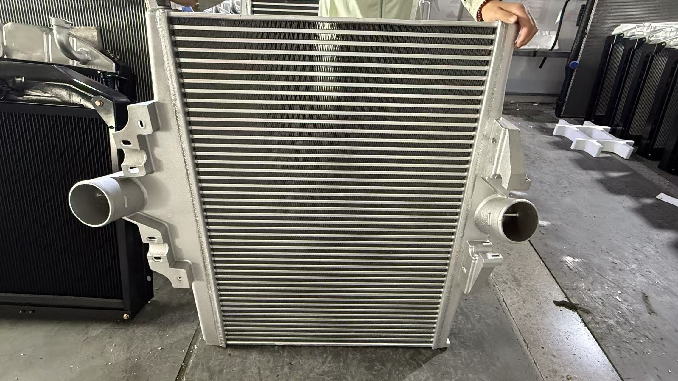 XD330 radiator  for  mercedes-benz