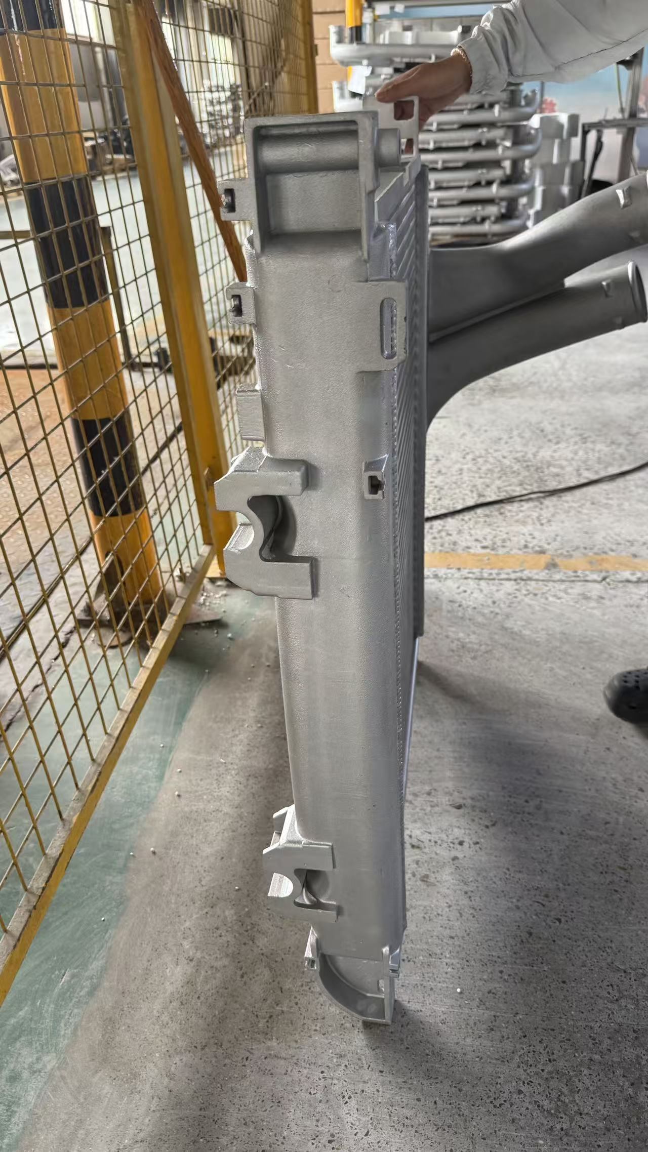 XD332  RADIATOR FOR MERCEDES-BENZ