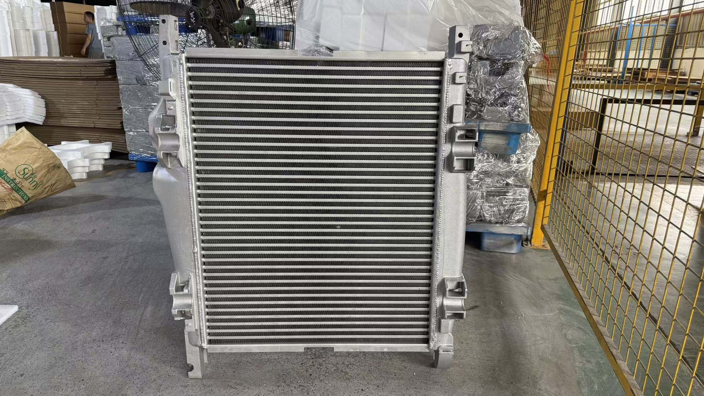 XD332  RADIATOR FOR MERCEDES-BENZ