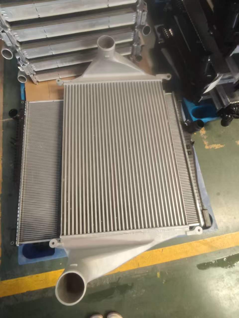 XD70303 TRUCK INTERCOOLER FOR FREIGHTLINER