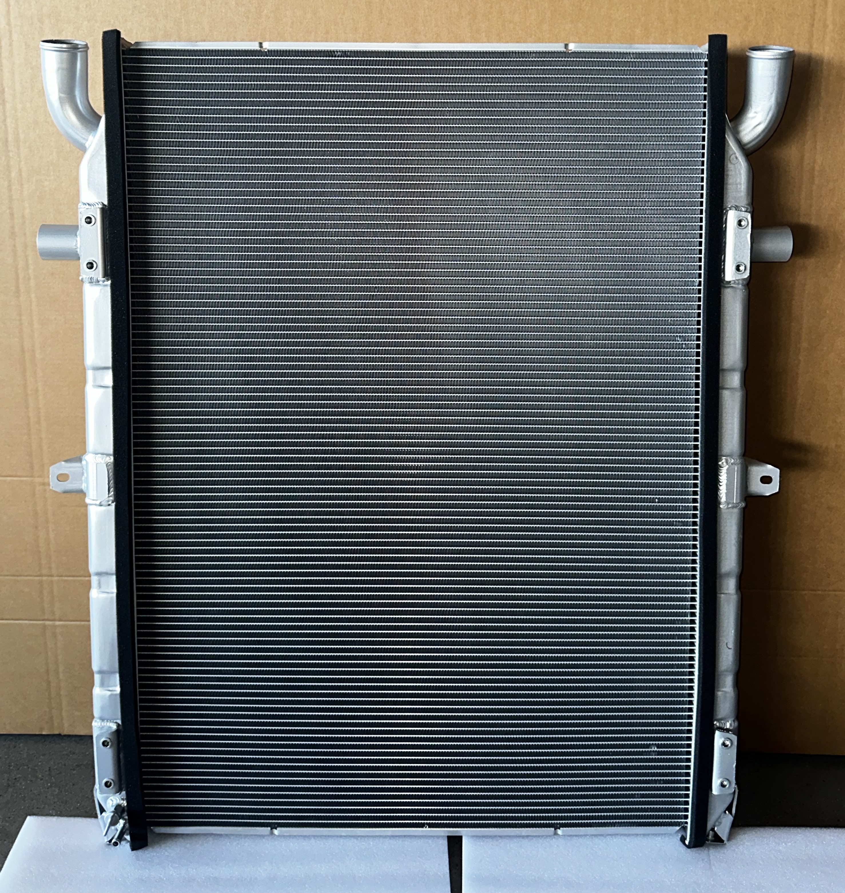 XD061 Radiator For SCANIA 112M/H/142/143 OEM 1321887 64074