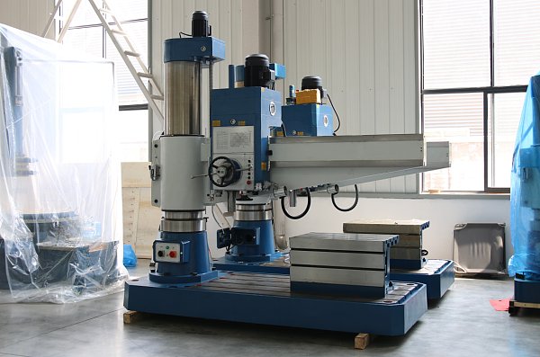 Radial drilling machine